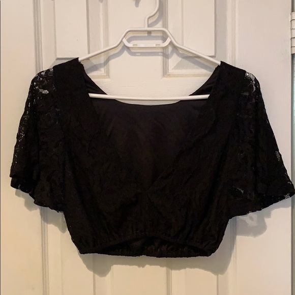 Cropped back lace blouse - Picture 2 of 4